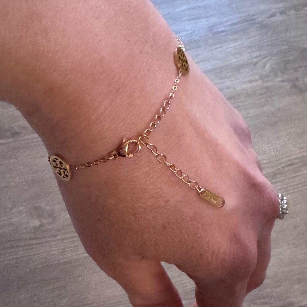 Beautiful Gold Bracelet with Filigree Discs - Picture 7 of 10